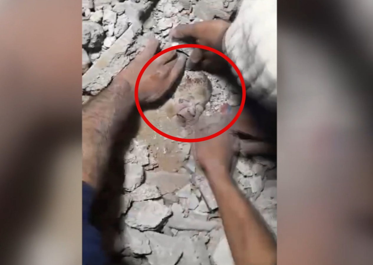 Gazze'de minik bebeğin mucize kurtuluşu! Enkazdan böyle çıkarıldı...
