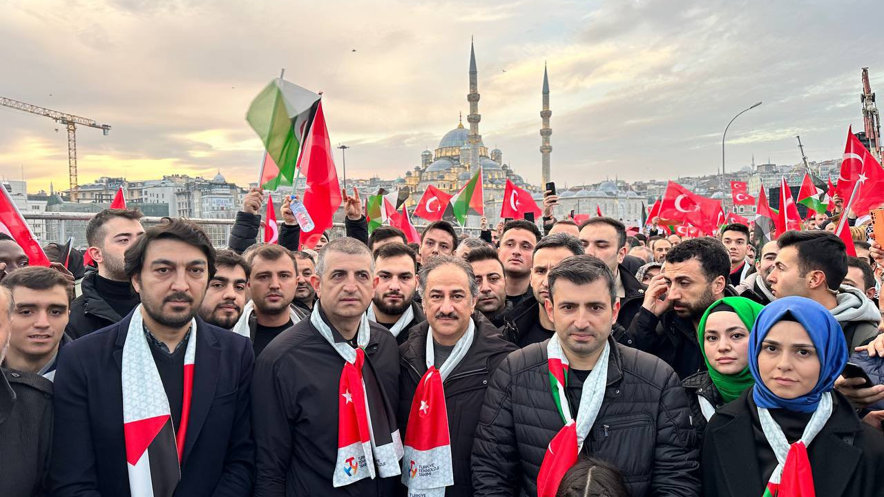 Selçuk Bayraktar'dan tarihi yürüyüşte anlamlı mesaj: Türkiye, bu zulme dur diyecek kapasiteye ulaşacak!