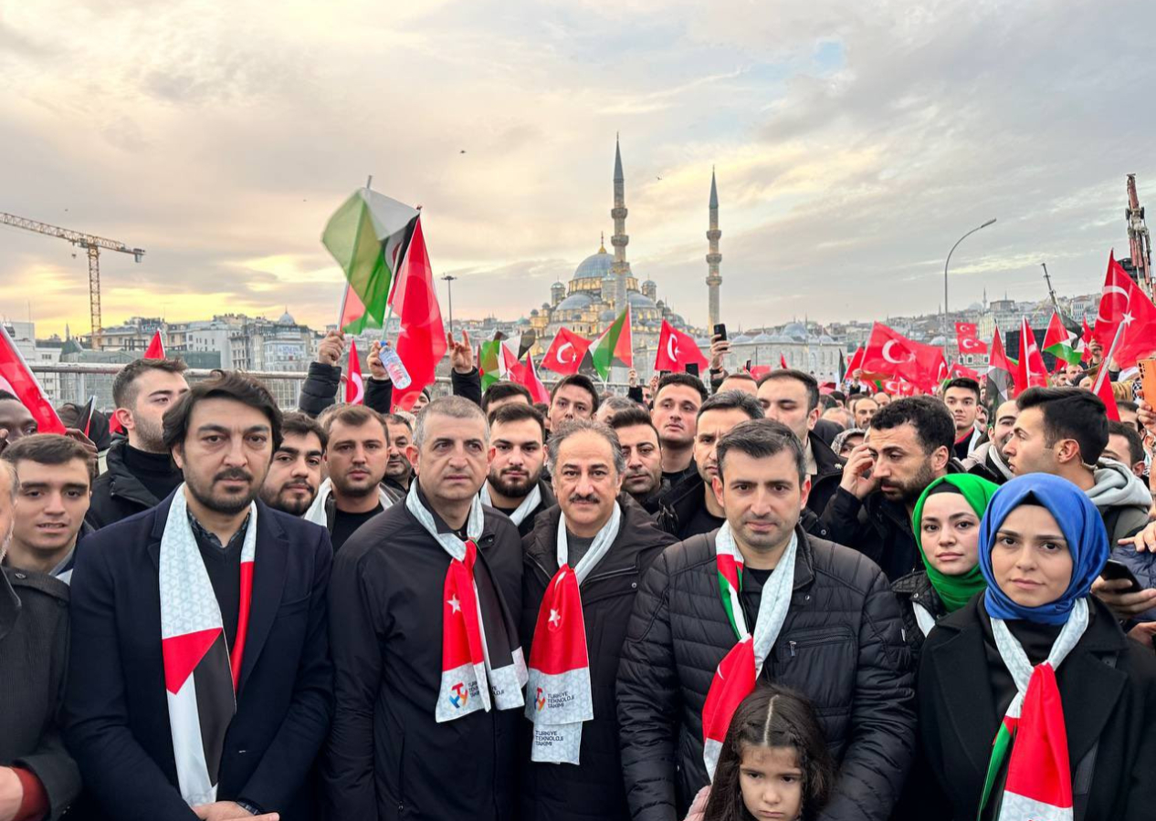 Selçuk Bayraktar'dan tarihi yürüyüşte anlamlı mesaj: Türkiye, bu zulme dur diyecek kapasiteye ulaşacak!