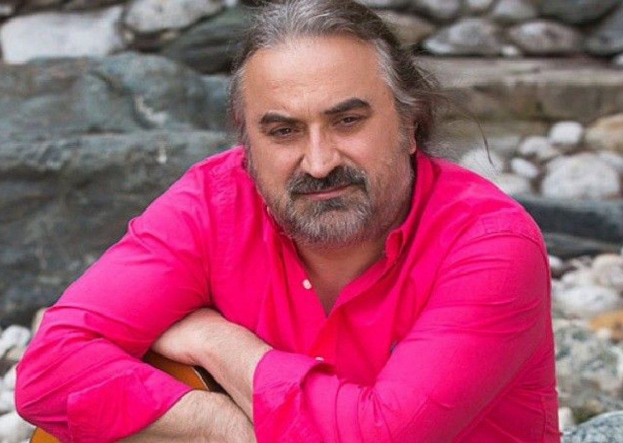 Provokatör şarkıcı Volkan Konak, Ali Erbaş'ı hedef aldı: Bir kadeh de sizler için içiyorum