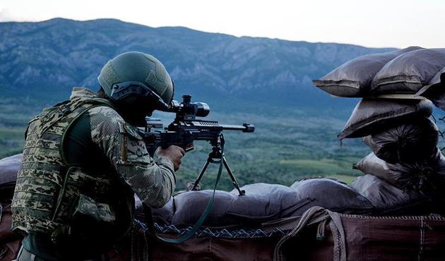 Saldırıp kaçıyorlardı! Mehmetçik o teröristleri öldürdü...