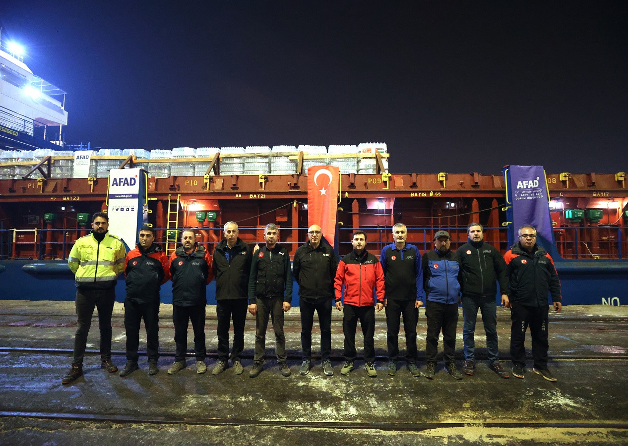 AFAD ve Mersin Valiliği koordine etti! 109 tırlık insani malzeme gemisi Mersin'den uğurlandı...