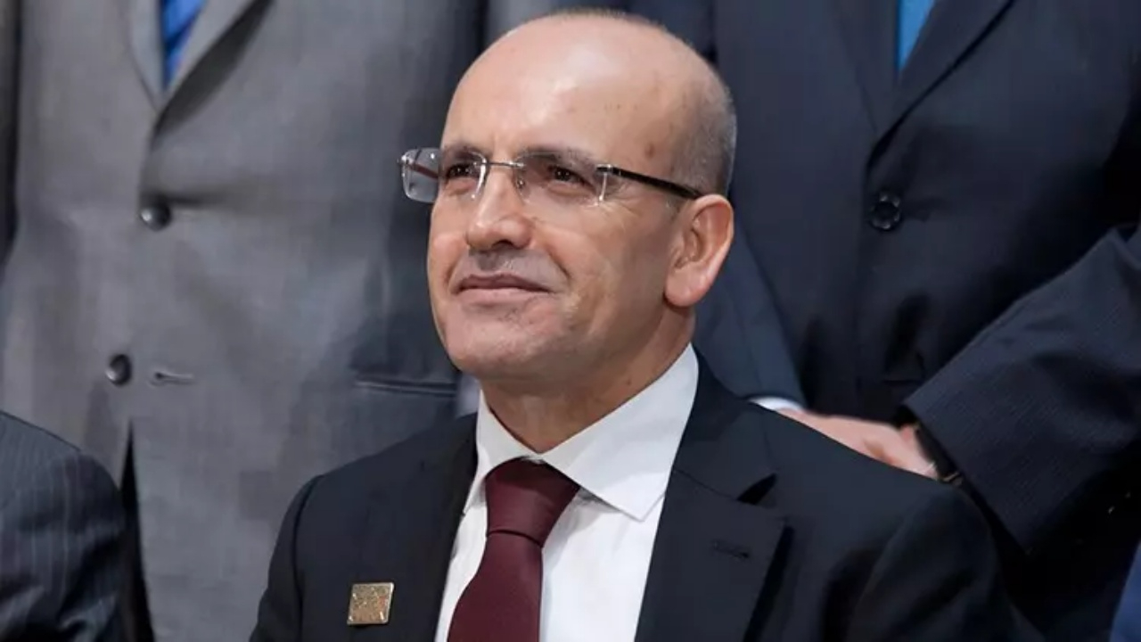 Bakan Şimşek'ten 2024 ekonomi mesajı: Büyüme zayıf seyredecek, enflasyon düşecek