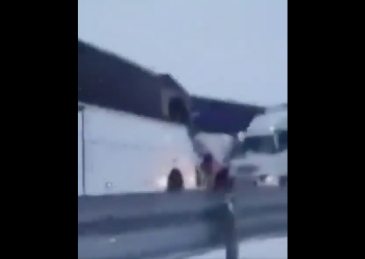 Kars'ta yolcu otobüsleri zincirleme kaza yaptı: 2 ölü 8 yaralı var! İşte kaza anı...