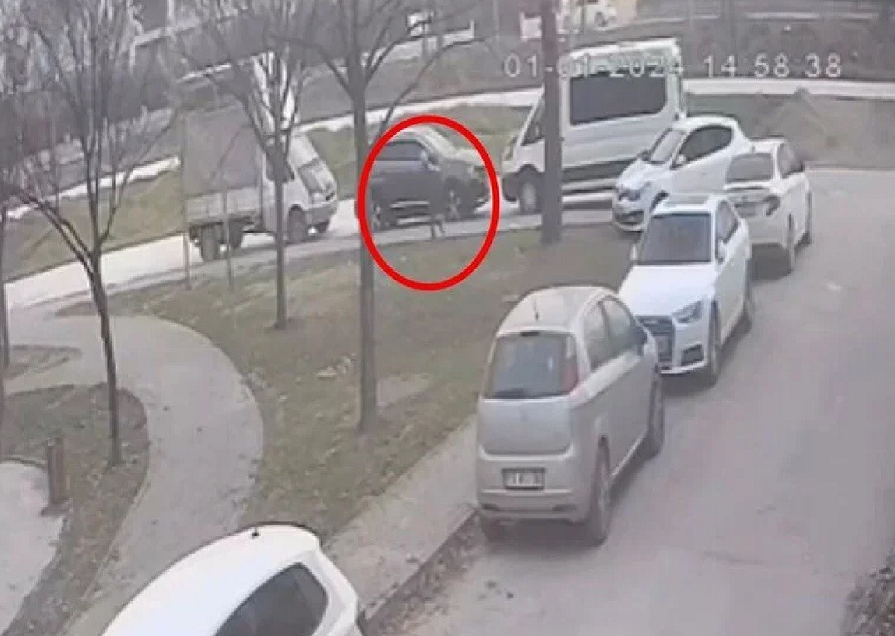 Bursa’da saklambaç oynayan 11 yaşındaki çocuk yola çıktı! Otomobil çarpan çocuk yaralandı...