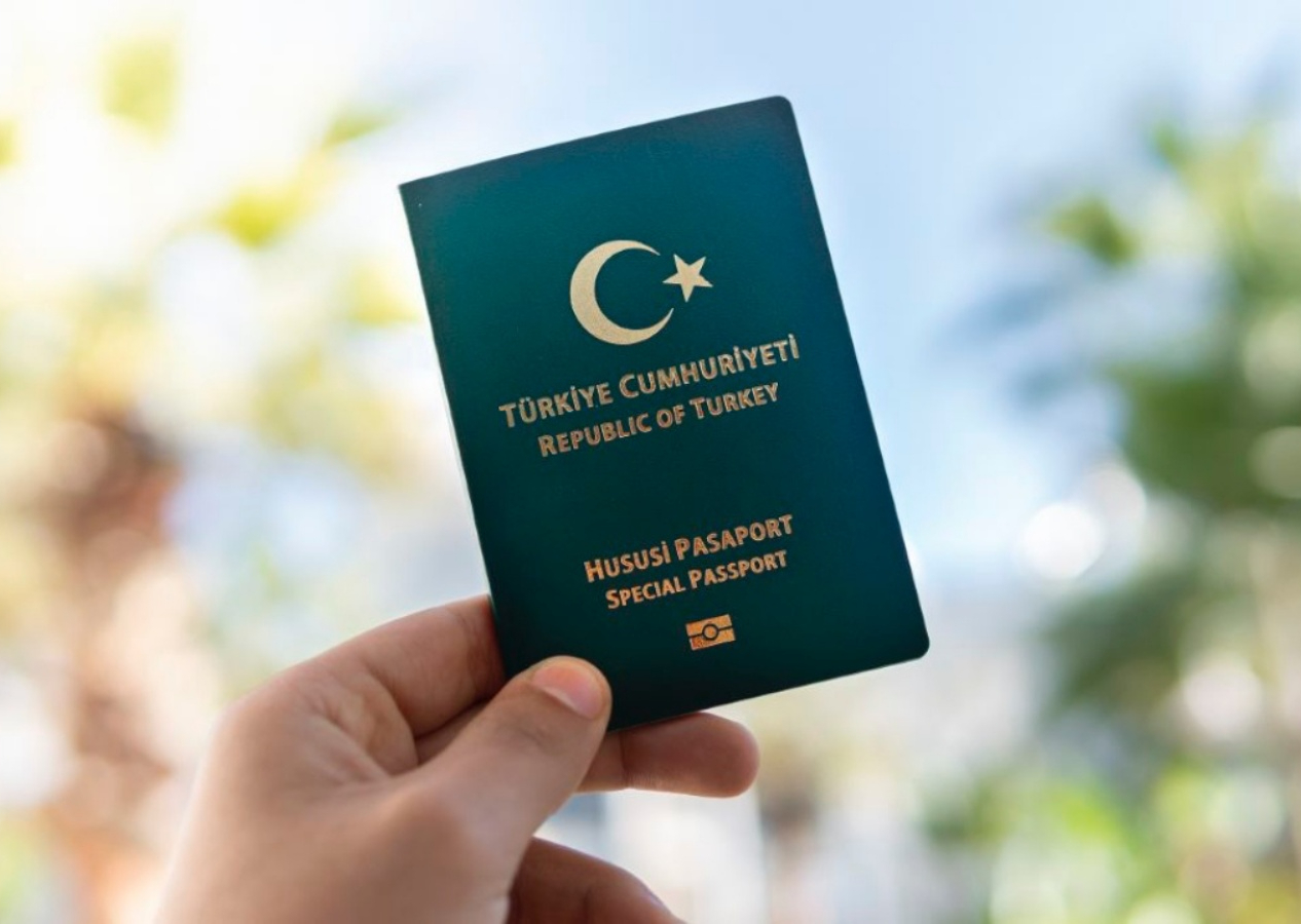 Gazetecilere yeşil pasaportta yeni gelişme! Meclis'e sunuldu