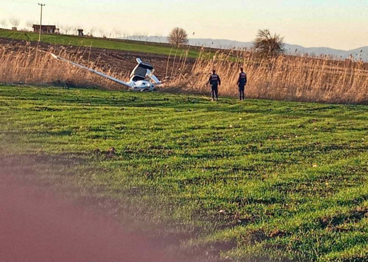 Bursa'da eğitim uçağı zorunlu iniş yaptı! Pilot yaralandı...