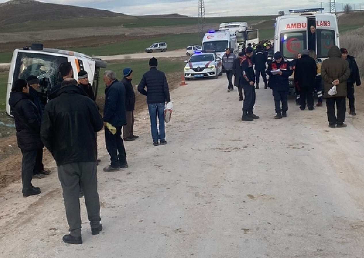 Eskişehir'de kamyon ile yolcu midibüsü çarpıştı! Midibüsteki 11 kişi yaralandı...