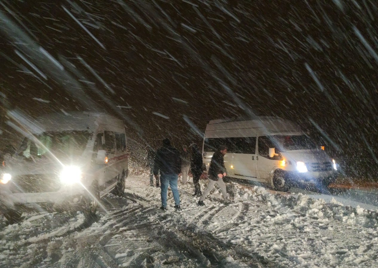 Van’da yüksek kesimlerde kar ve tipi etkili oluyor! İşte son durum!