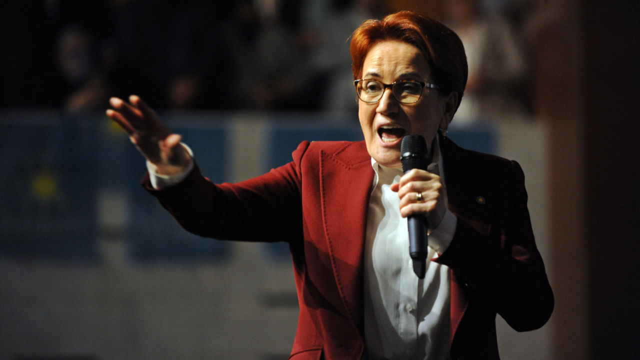 Akşener: Bir taraf diyordu ki 'PKK'lılarla el sıkışanların elini sıkıyorsunuz' bilumum elleri bıraktık
