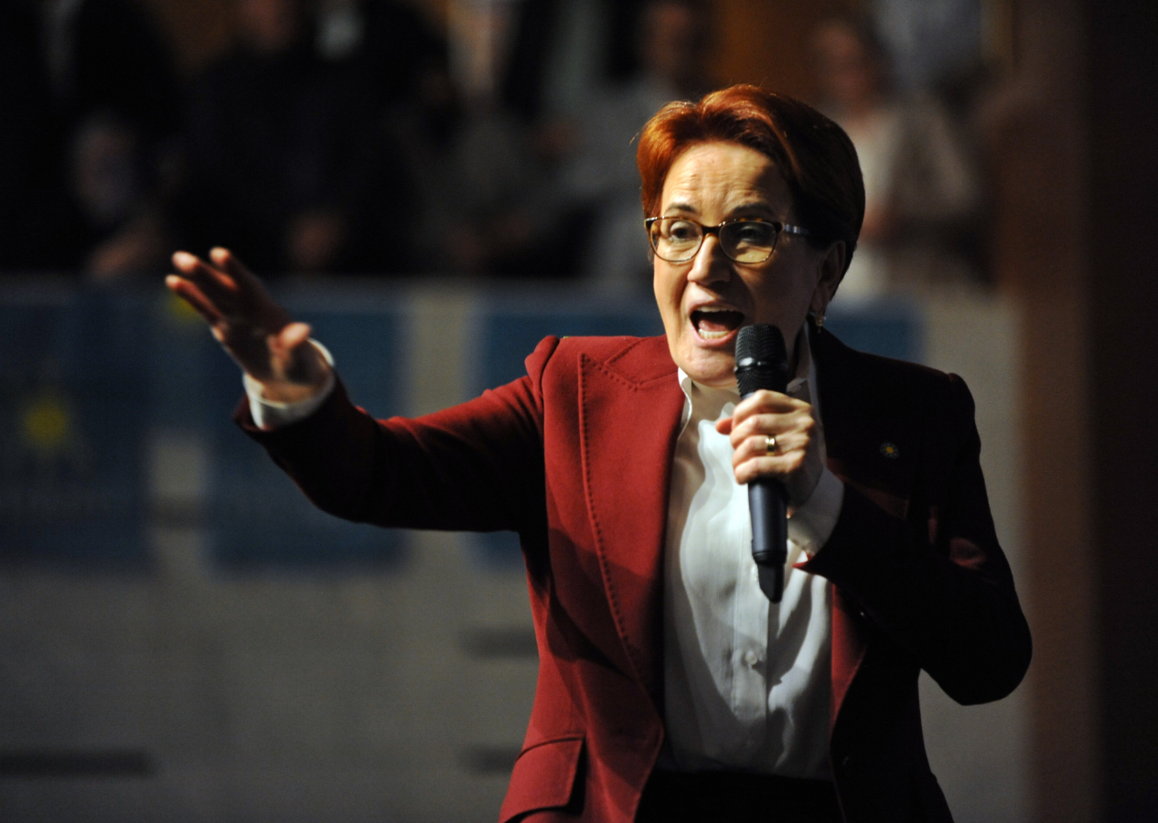 Akşener: Bir taraf diyordu ki 'PKK'lılarla el sıkışanların elini sıkıyorsunuz' bilumum elleri bıraktık