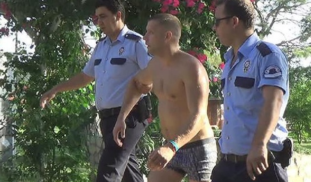 Antalya'da  sarhoş turist terörü!