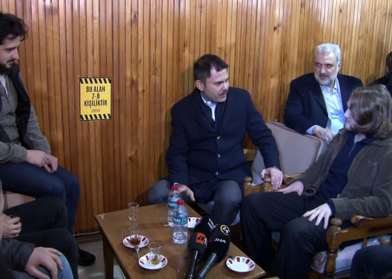 Murat Kurum Fatih'te gençlerle buluştu: “İstanbul’daki sokak hayvanları problemini ortadan kaldıracağız”
