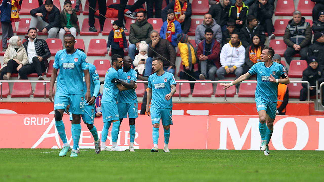 Sivasspor Bülent Uygun ile ilk maçından galibiyetle ayrıldı