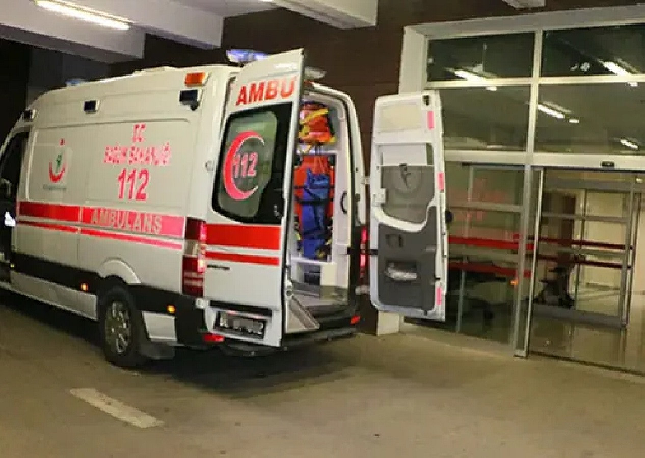 Van Başkale'de korkunç kaza! 2 Araç kanala düştü, 9 kişi yaralandı...