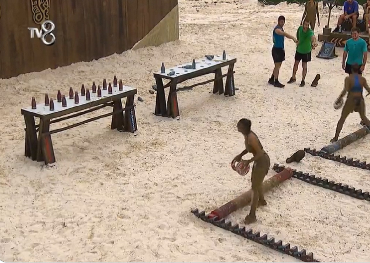 Survivor yeni bölümde heyecanlı anlar! Survivor All Star'da Kardeniz'in çamur ile imtihanı geceye damga vurdu...