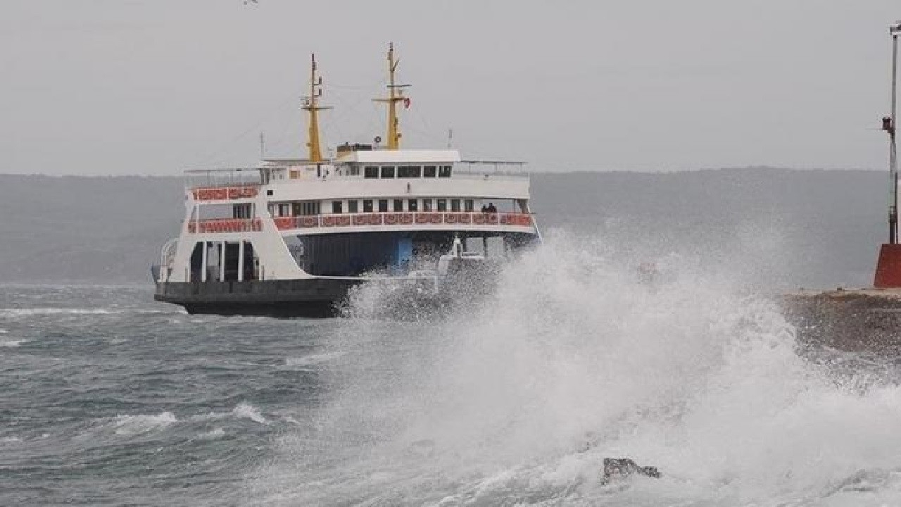Fırtına deniz ulaşımını durdurdu: Balıkesir'in Marmara Denizi'ndeki adalarına yarın feribot seferi yapılamayacak...