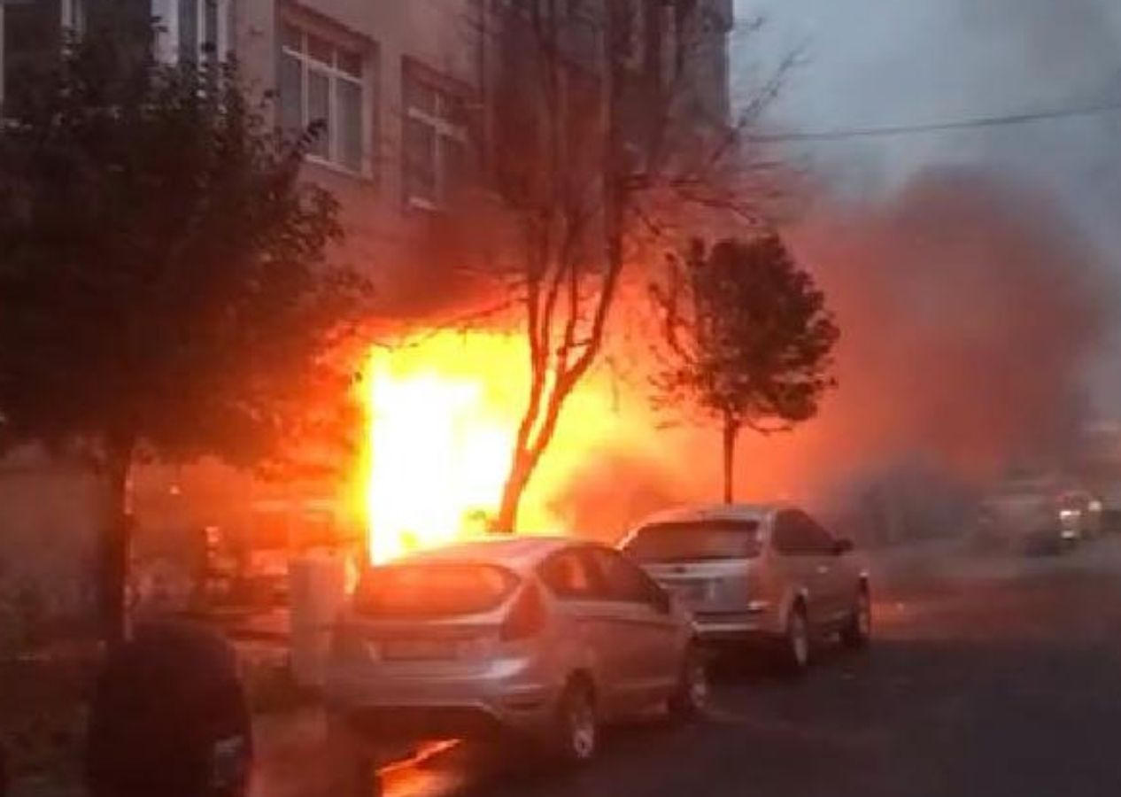 İstanbul'da korkutan yangın! Alevler aniden yükseldi
