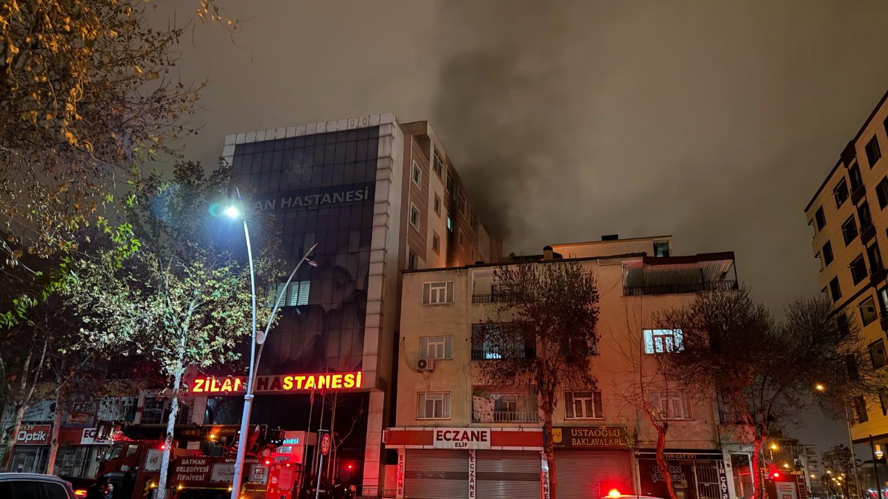 Psikiyatri hastası kaldığı odayı ateşe verdi! Hastanede yangın paniği