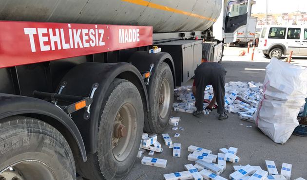 Yakıt tankerinde kaçak sigara sevkiyatı...