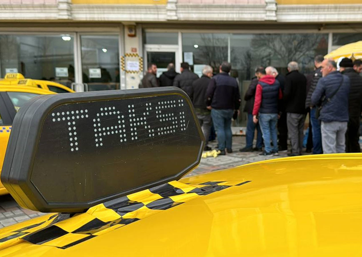 İstanbul'da taksiciler yeni tarife için taksimetre cihazlarını güncelliyor! İşte yeni fiyatlar