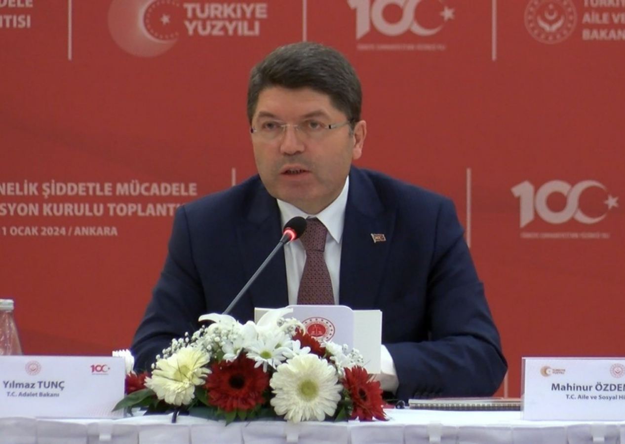 Adalet Bakanı Yılmaz Tunç: Takım elbise giyme veya kravat takma gibi davranışların indirim nedeni olarak kabul edilmeyecek