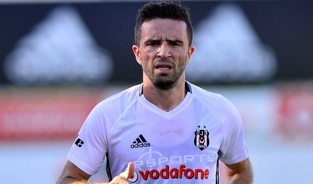 Gökhan Gönül’den Beşiktaş’a kötü haber!