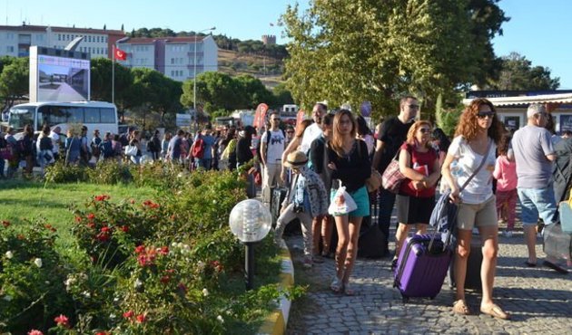 Beş bin kişi gitmişti, bugün de bin kişi geçti!