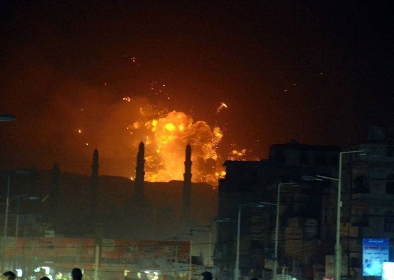 Savaş yayıldı! ABD ve İngiltere Yemen'i vuruyor: Başkent Sana'da patlama sesleri!