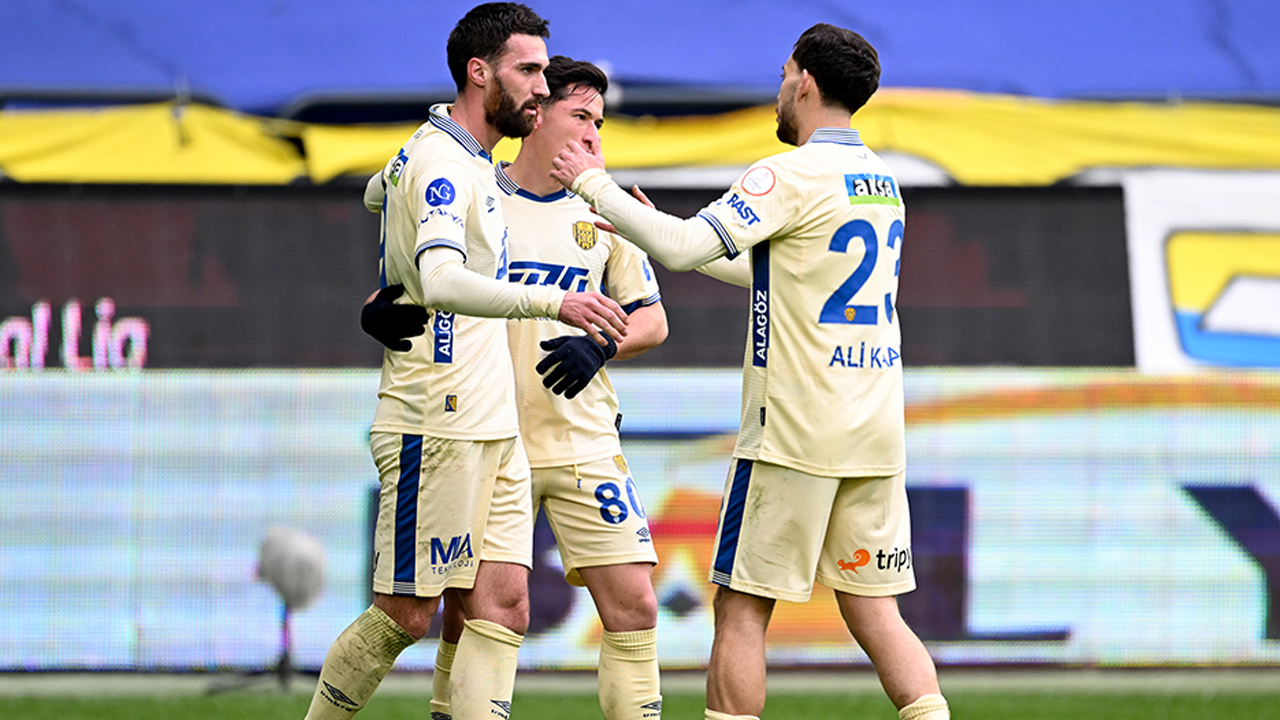 Emre Belözoğlu sonunda güldü! Ankaragücü 6 maçlık galibiyet hasretini Kasımpaşa maçında sonlandırdı