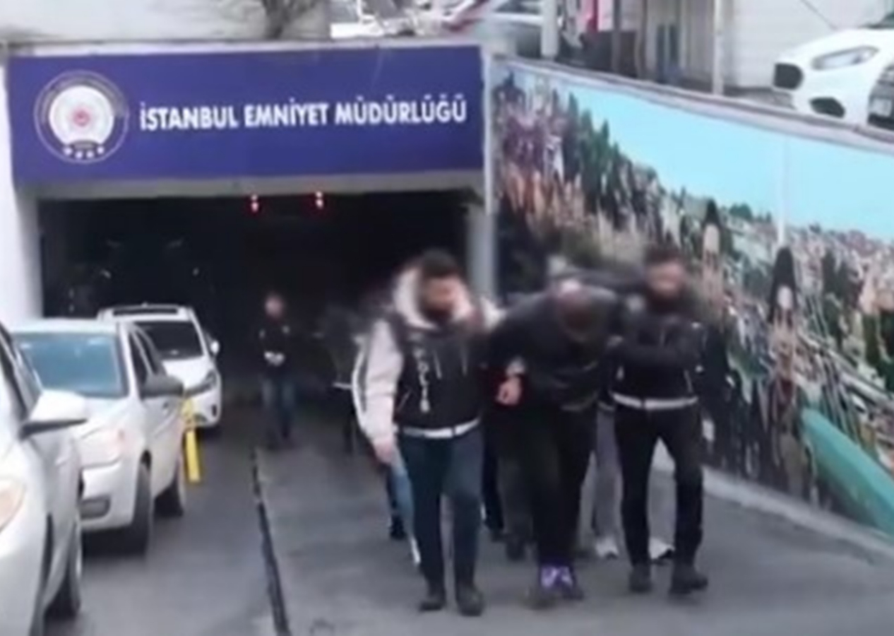 Bakan Yerlikaya, ''Her an enselerindeyiz. Bizden kaçamayacaklar'' diyerek duyurdu! 45 ilde uyuşturucu operasyonu: 305 zehir taciri yakalandı