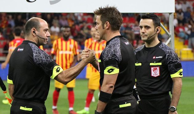 Fırat Aydınus küfreden futbolcuya, küfürle karşılık verdi!