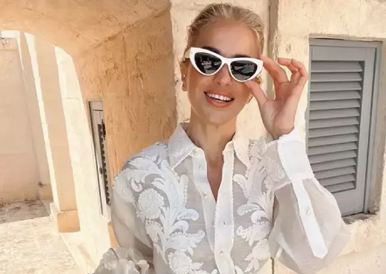 Güzel isimden iyi haber! Burcu Esmersoy iş için gittiği Havana'dan dönemedi...