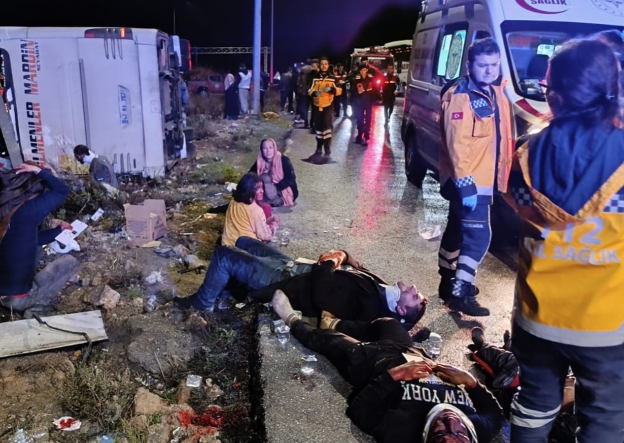Mersin’de katliam gibi kaza! Yolcu otobüsü devrildi: Çok sayıda ölü ve yaralı var