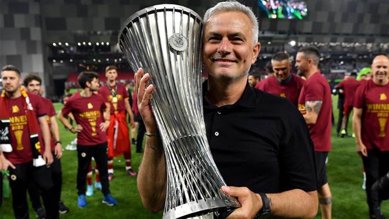 Konferans Ligi'ni aldı, Avrupa Ligi'nde final oynadı! Roma'da Jose Mourinho'nun görevine son verildi