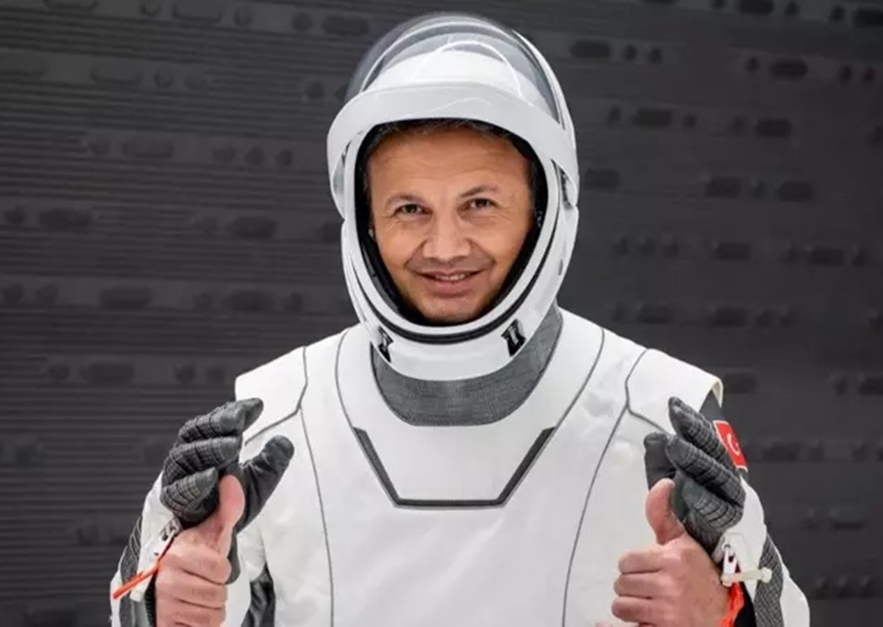 Türkiye'nin ilk astronotu Alper Gezeravcı uzayda! Bakanlardan uzay yolculuğu mesajları: Bir hayalimiz daha gerçeğe dönüştü