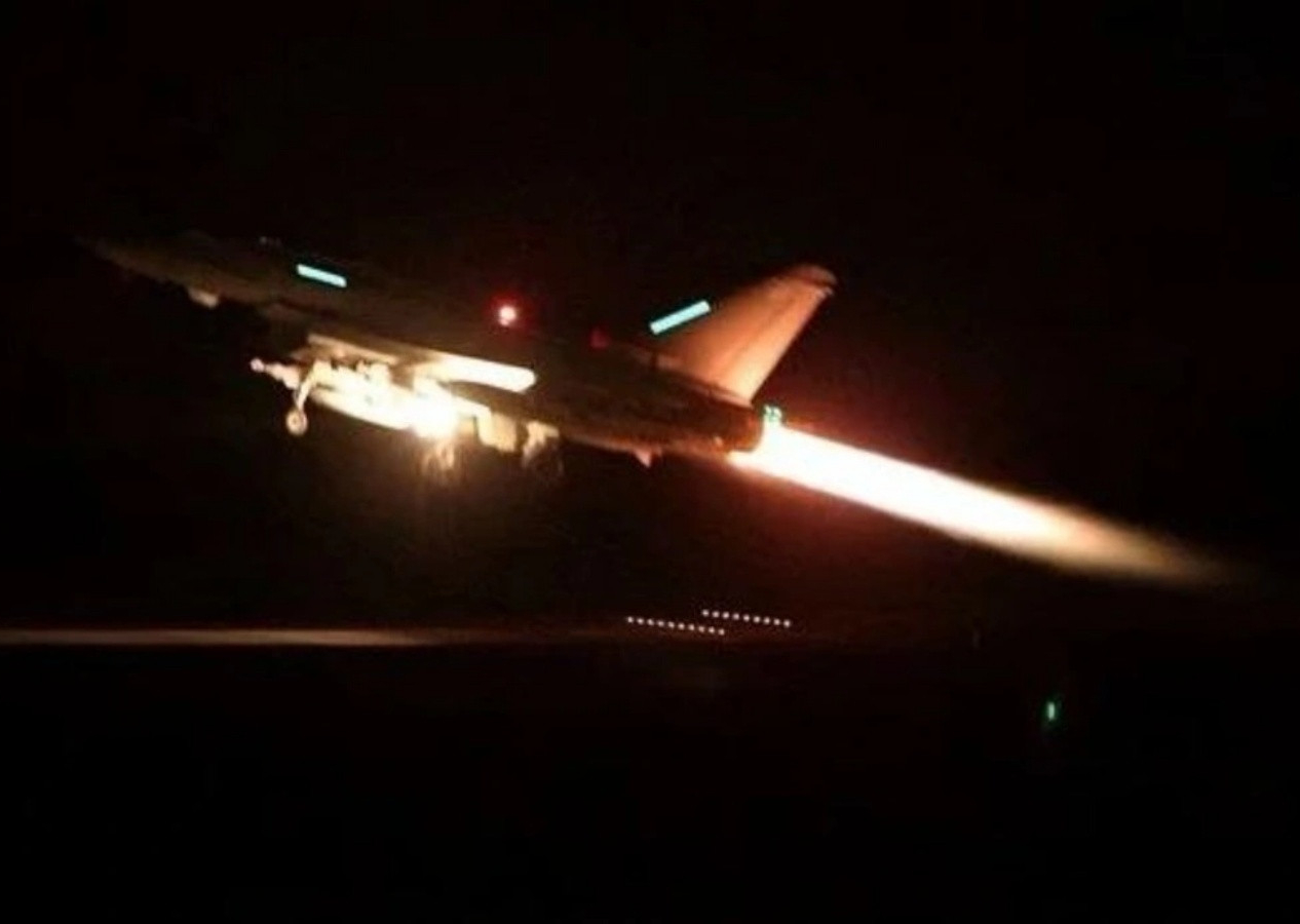 ABD ve İngiltere savaş uçakları Yemen'in 5 kentini vurdu!