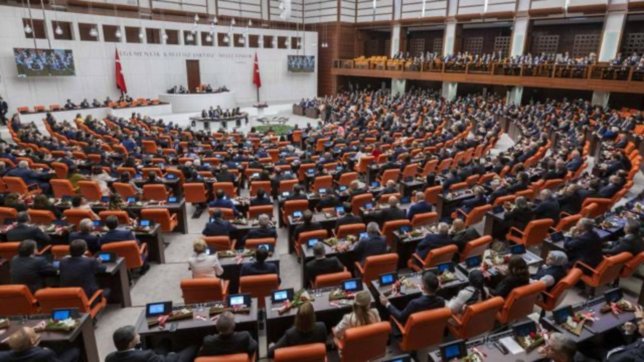 Emekliye ek zam önergesi TBMM'de kabul edildi