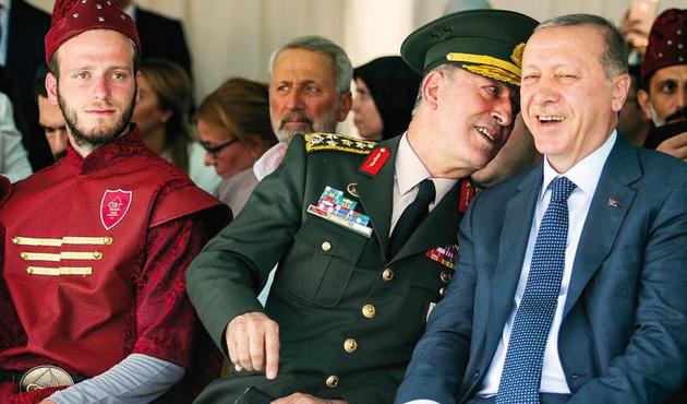 Cumhurbaşkanı Erdoğan ve Genelkurmay Başkanı Akar arasında güldüren diyalog