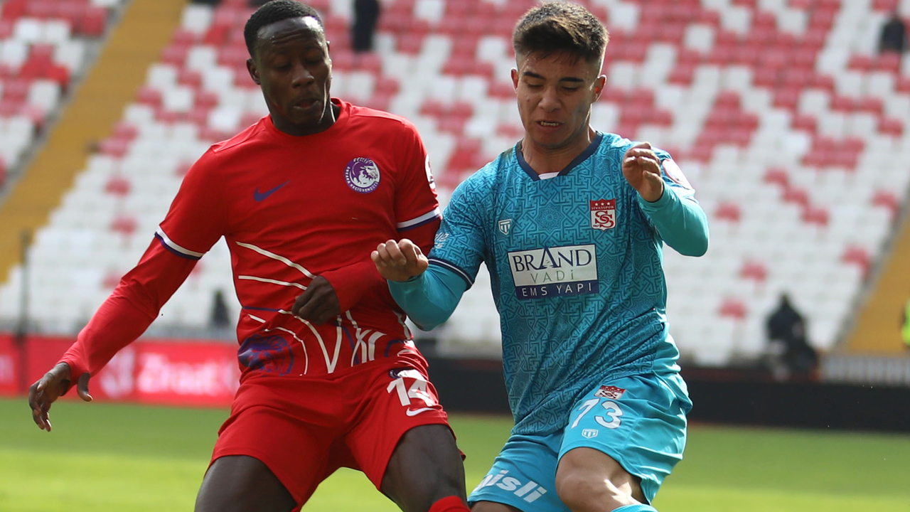 Sivasspor ölüp ölüp dirildiği maçta tur biletini son dakikalarda kaptı