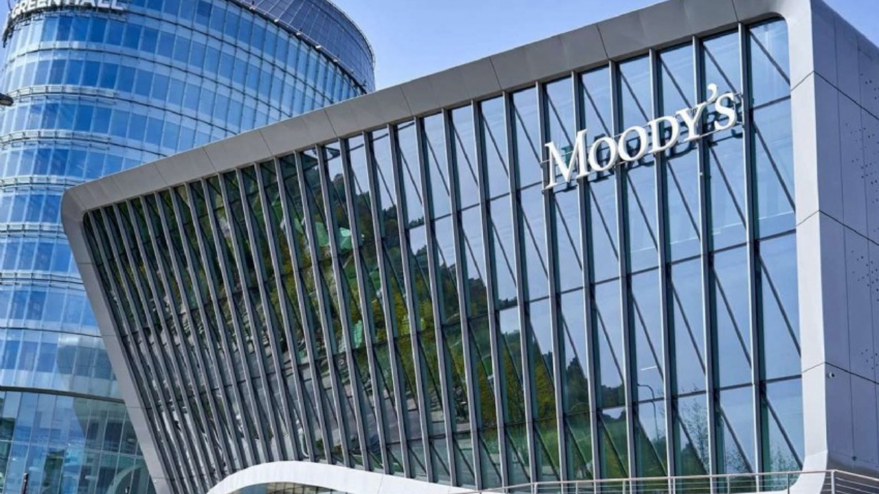 Moody's 17 Türk bankasının görünümünü pozitife çevirdi