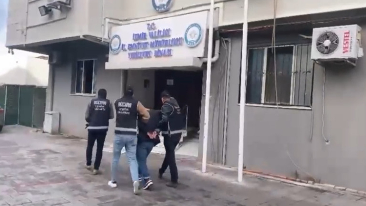 Interpol tarafından kırmızı bültenle aranıyordu: İzmir'de yakalandı