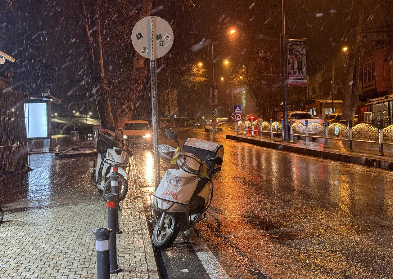 Kar hayatı felç etti! Edirne'de iki tekerli araçlar için trafiğe çıkış yasağı geldi!