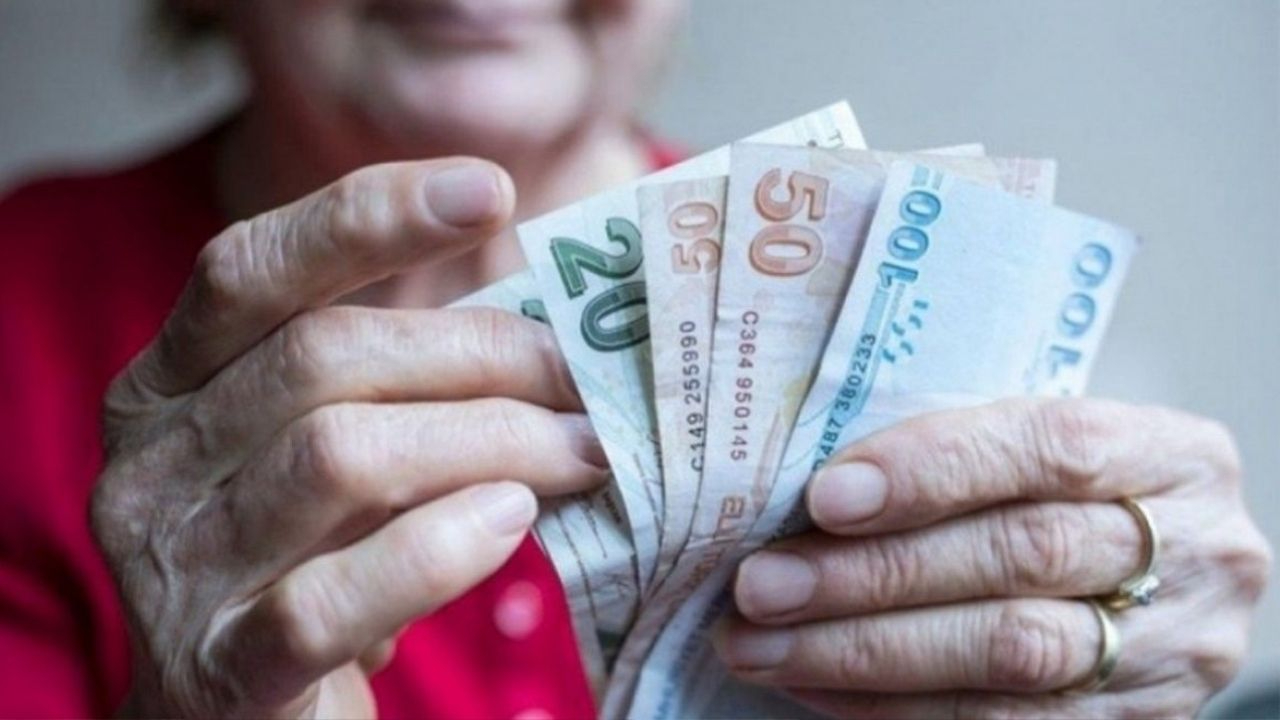 Bakan Işıkhan: "SSK ve Bağ-Kur emeklilerinin maaş artışlarını yüzde 49,25'e yükseltiyoruz."