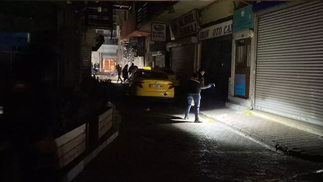 Esenyurt'ta eski koca dehşeti: Eski eşini bıçaklayıp intihar etti
