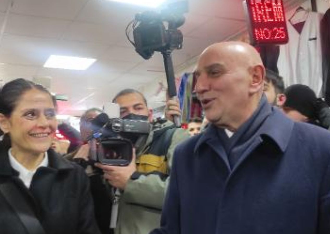 AK Parti'nin Ankara Büyükşehir Belediye Başkan adayı Altınok esnafı ziyaret etti