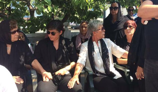 Vatan Şaşmaz son yolculuğuna uğurlanıyor! Anne ve eşin büyük acısı...