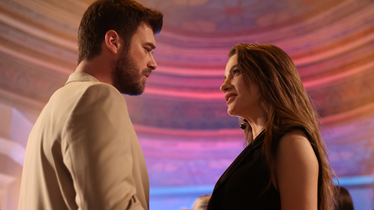 Aile dizisinin Devin'i Serenay Sarıkaya'nın ''Benim Dünyam'' performansı gündem oldu!