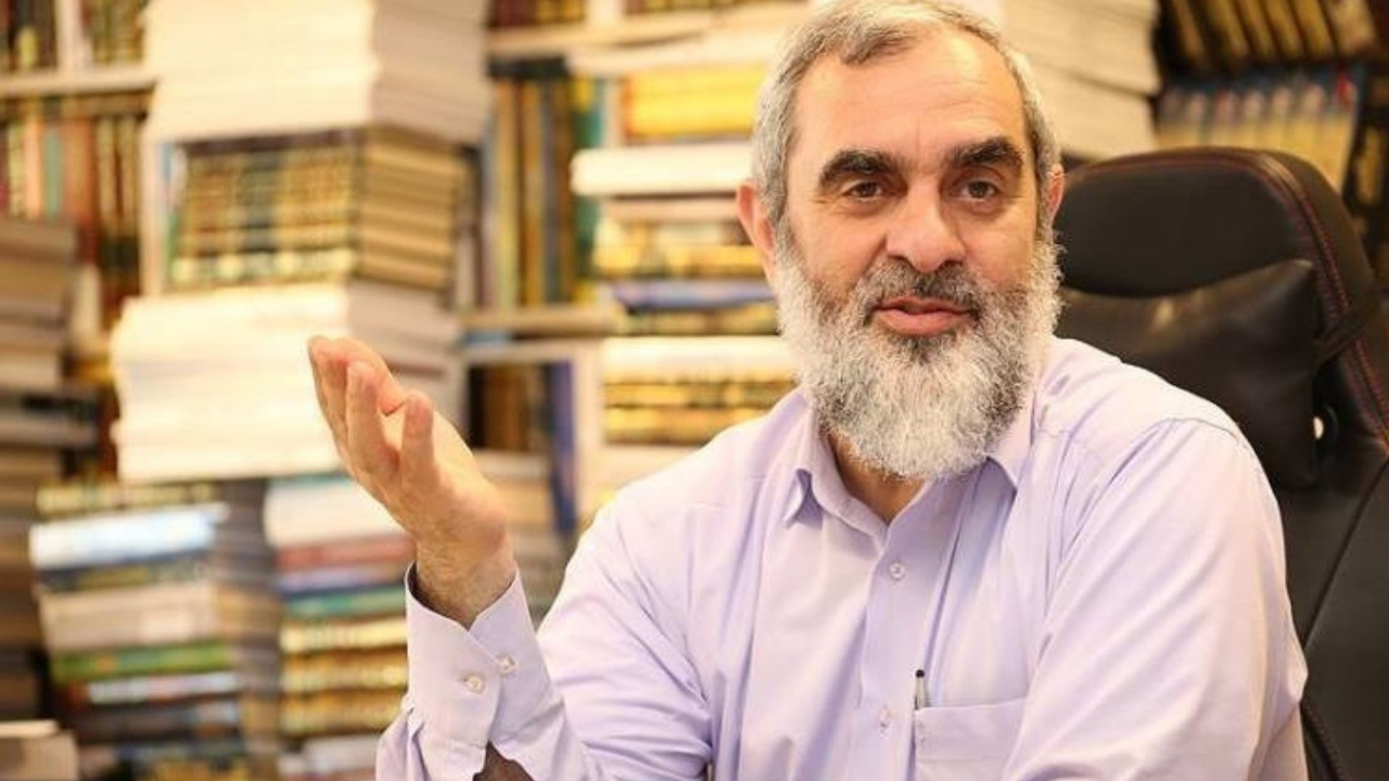 “Çocuk evlenebilir" dedi! Odasına pankart asılan Nurettin Yıldız’a Boğaziçi Üniversitesi'nde yumurtalı saldırı