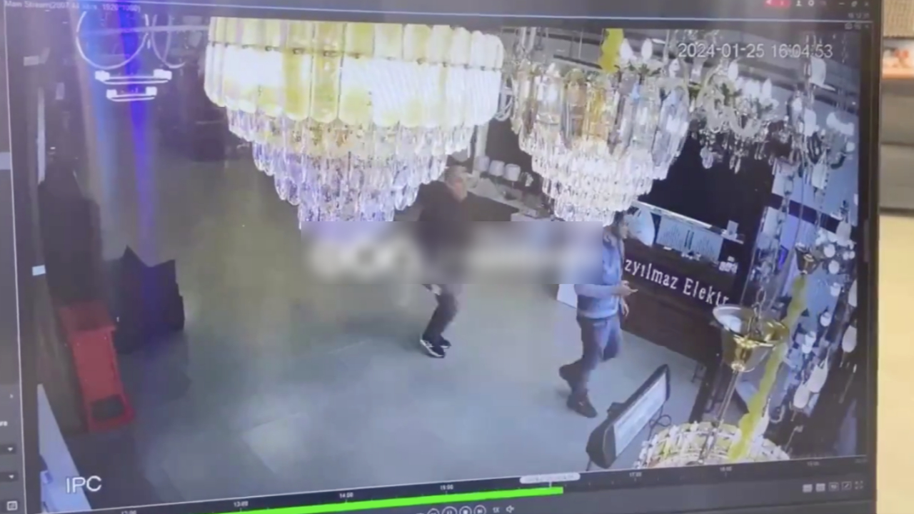 Malatya'daki 5.2'lik deprem anı kameralara böyle yansıdı!